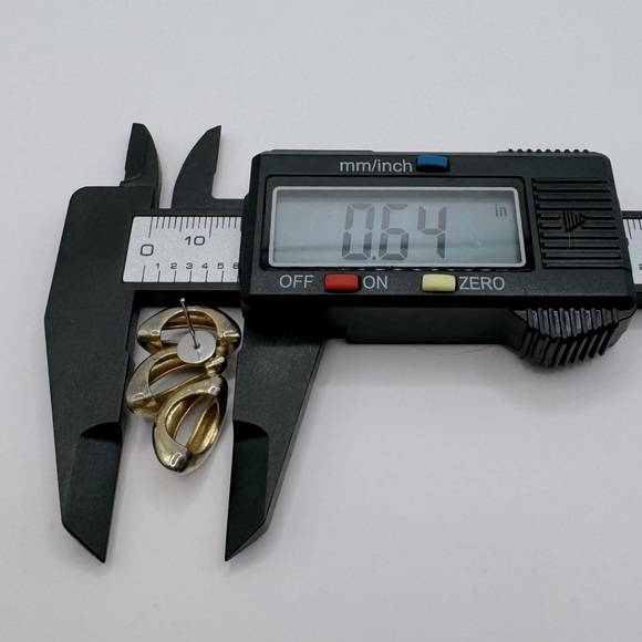 VINTAGE Gold-Tone Stationary Link Earrings - Picture 11 of 11